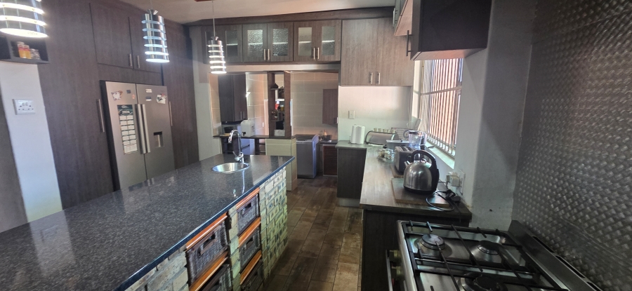 5 Bedroom Property for Sale in Rhodesdene Northern Cape
